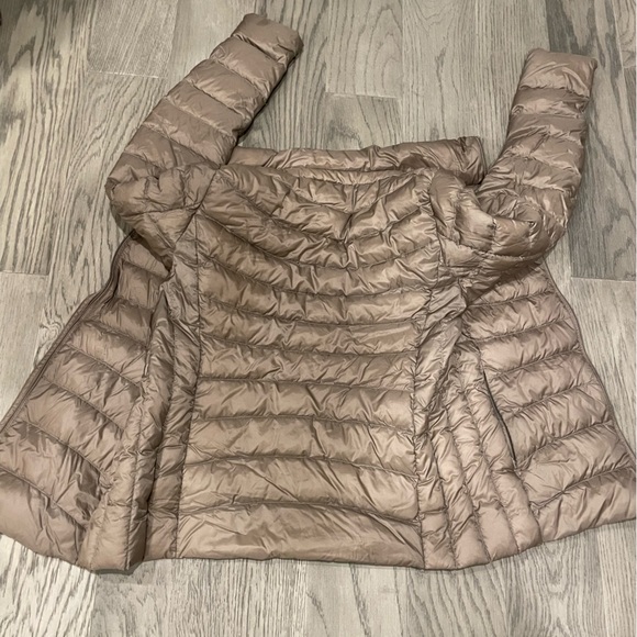 Uniqlo Puffer - Picture 3 of 5